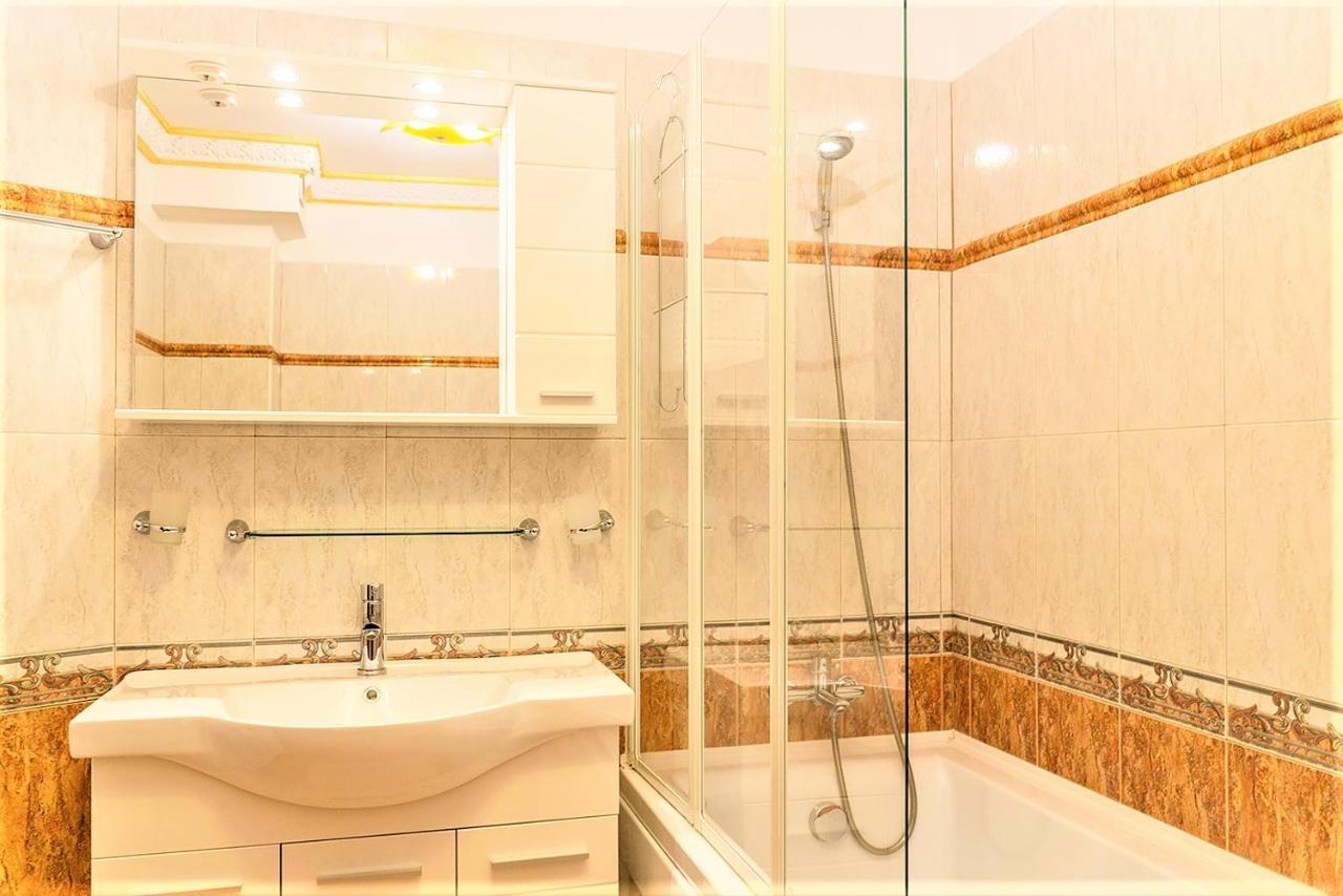 My Hotel Apartments Bucarest Esterno foto